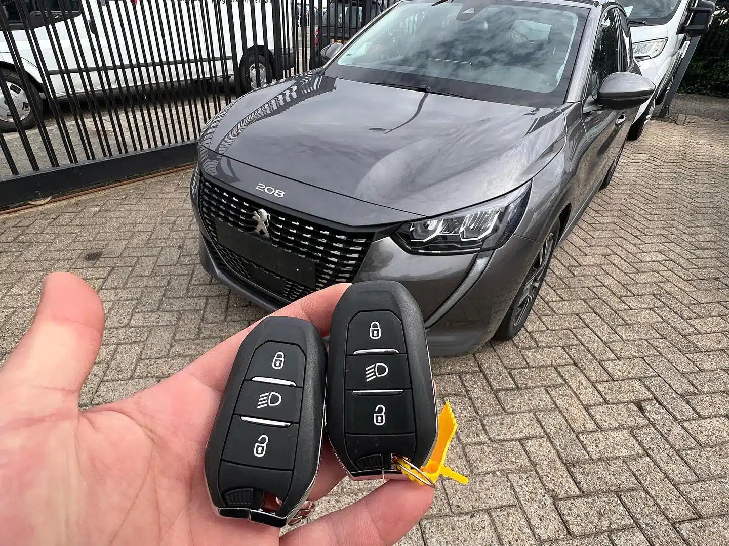 Peugeot Keyless Autoschlüssel 