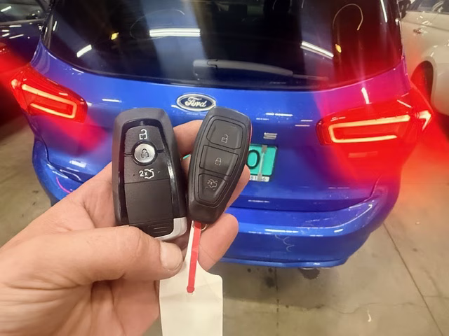 Twee autosleutels bij een Ford B-Max